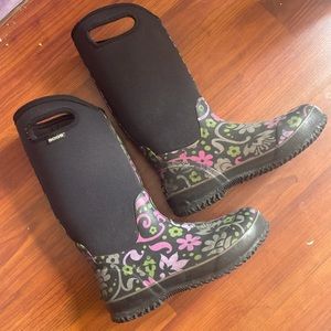 Bogs Classic High Corsage Insulated Winter Snow Boots 9 US Black floral